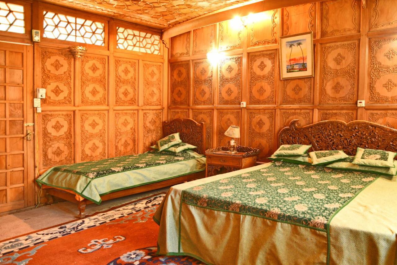 Hotel De Laila House Boat By Sterling Srīnagar Exterior foto