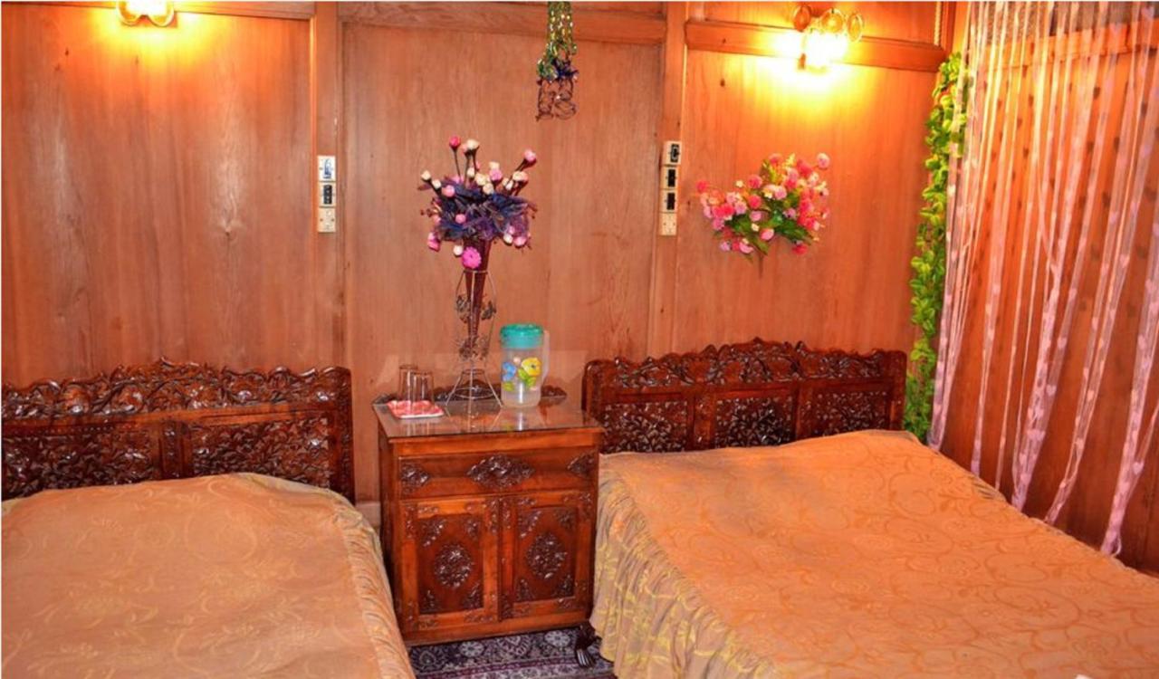 Hotel De Laila House Boat By Sterling Srīnagar Exterior foto