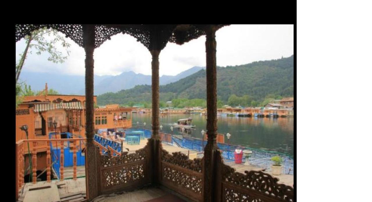 Hotel De Laila House Boat By Sterling Srīnagar Exterior foto