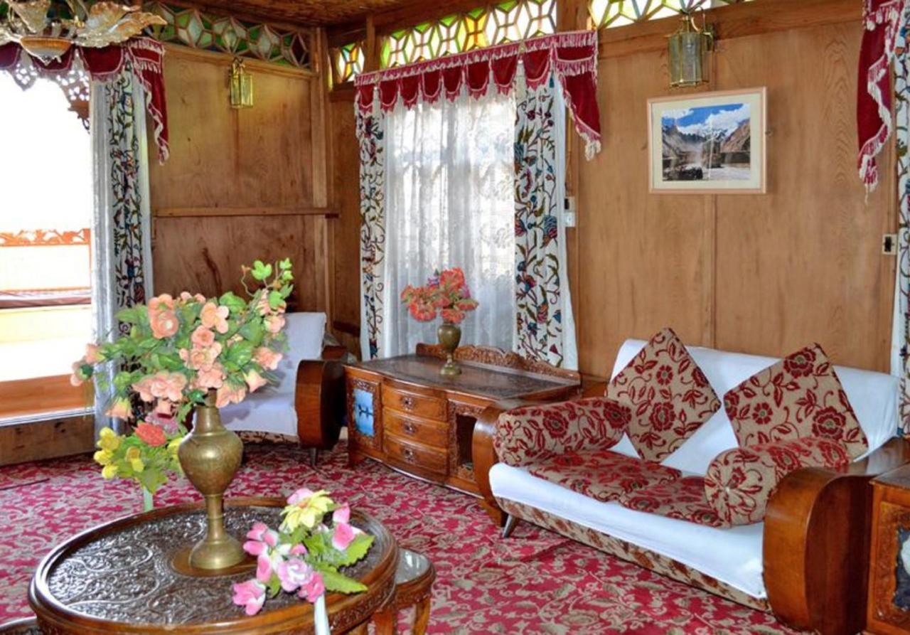 Hotel De Laila House Boat By Sterling Srīnagar Exterior foto